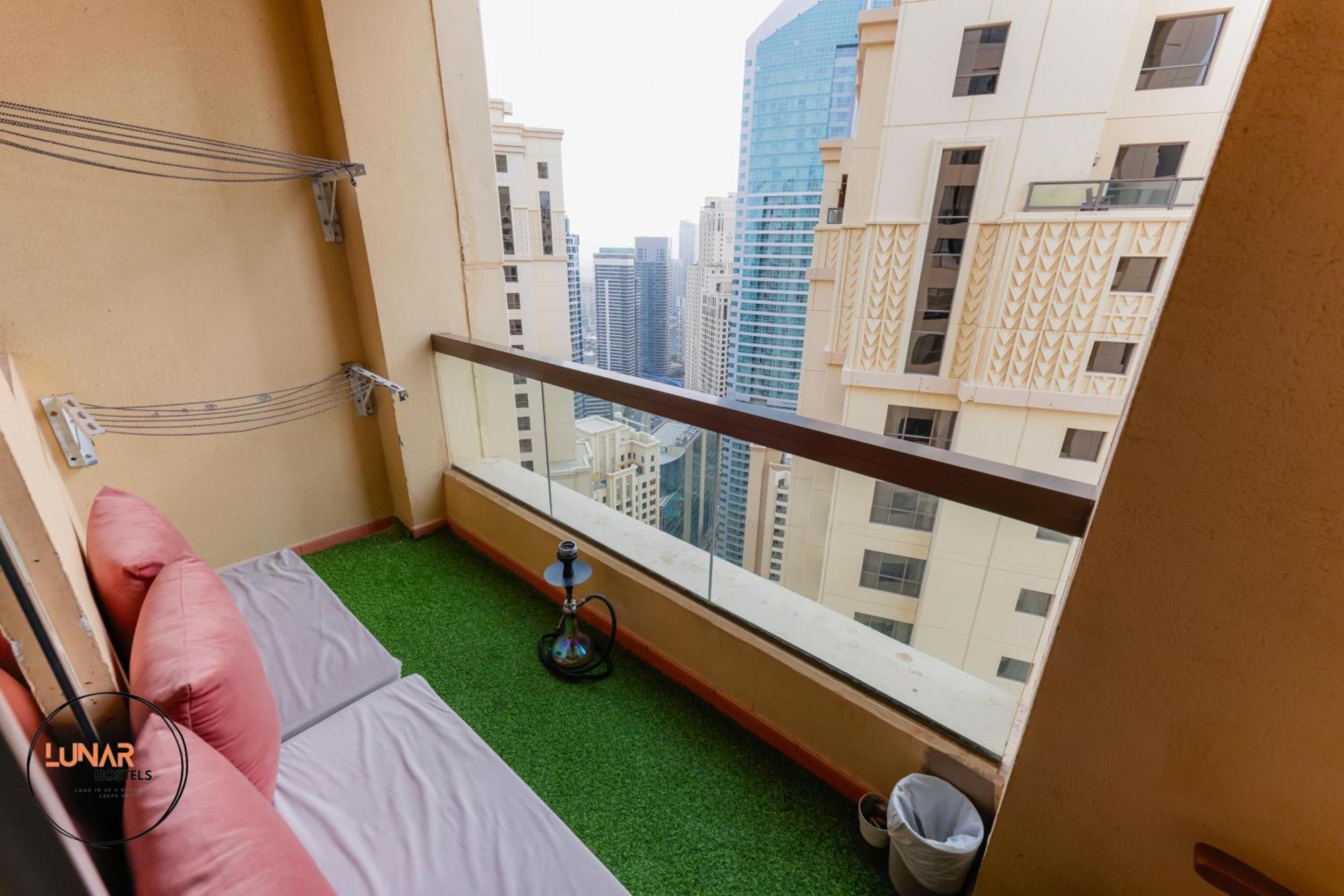 Lunar Cozy Hostel - Jbr Дубай Екстериор снимка